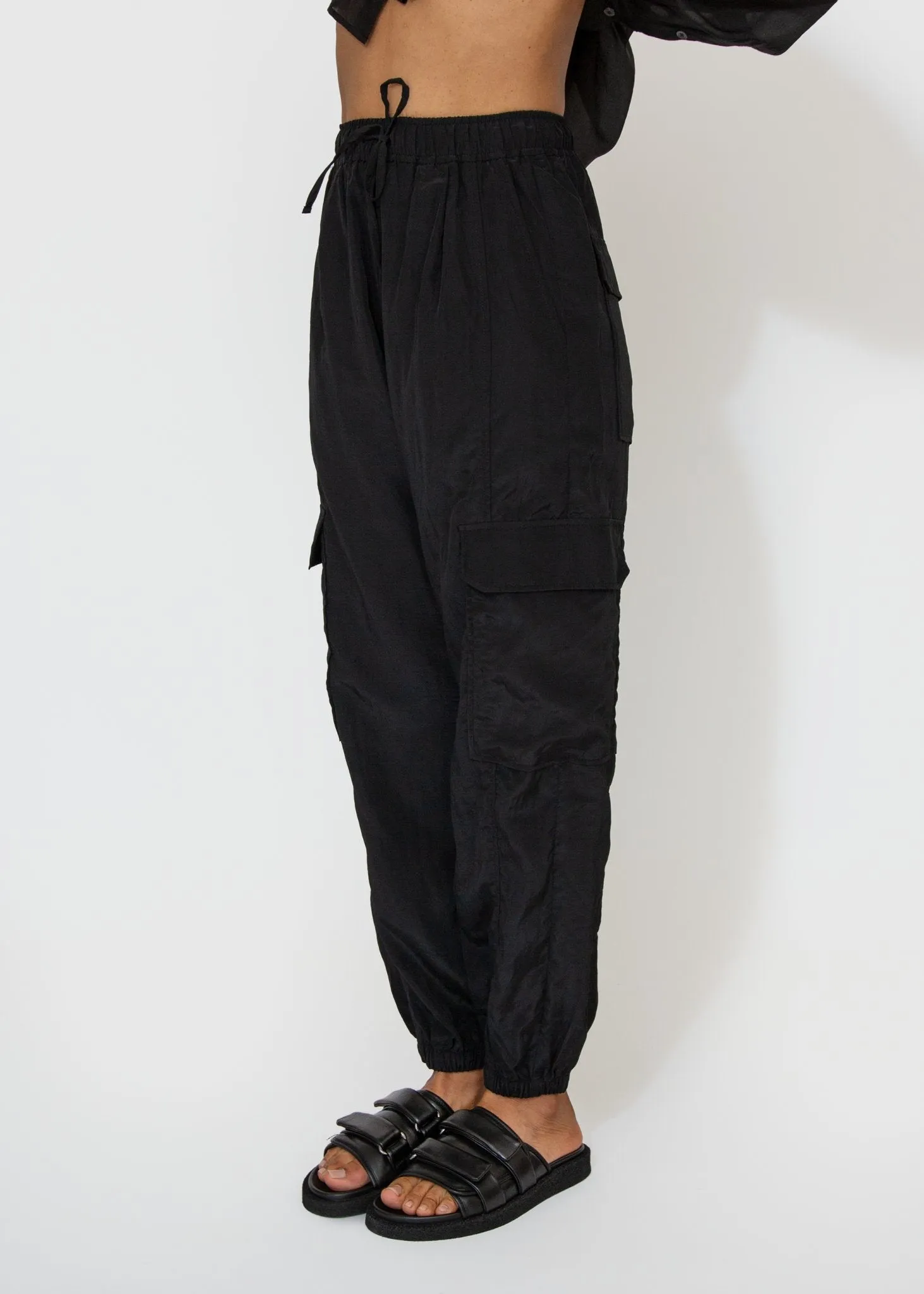 Lightweight Cargo Pants in Black