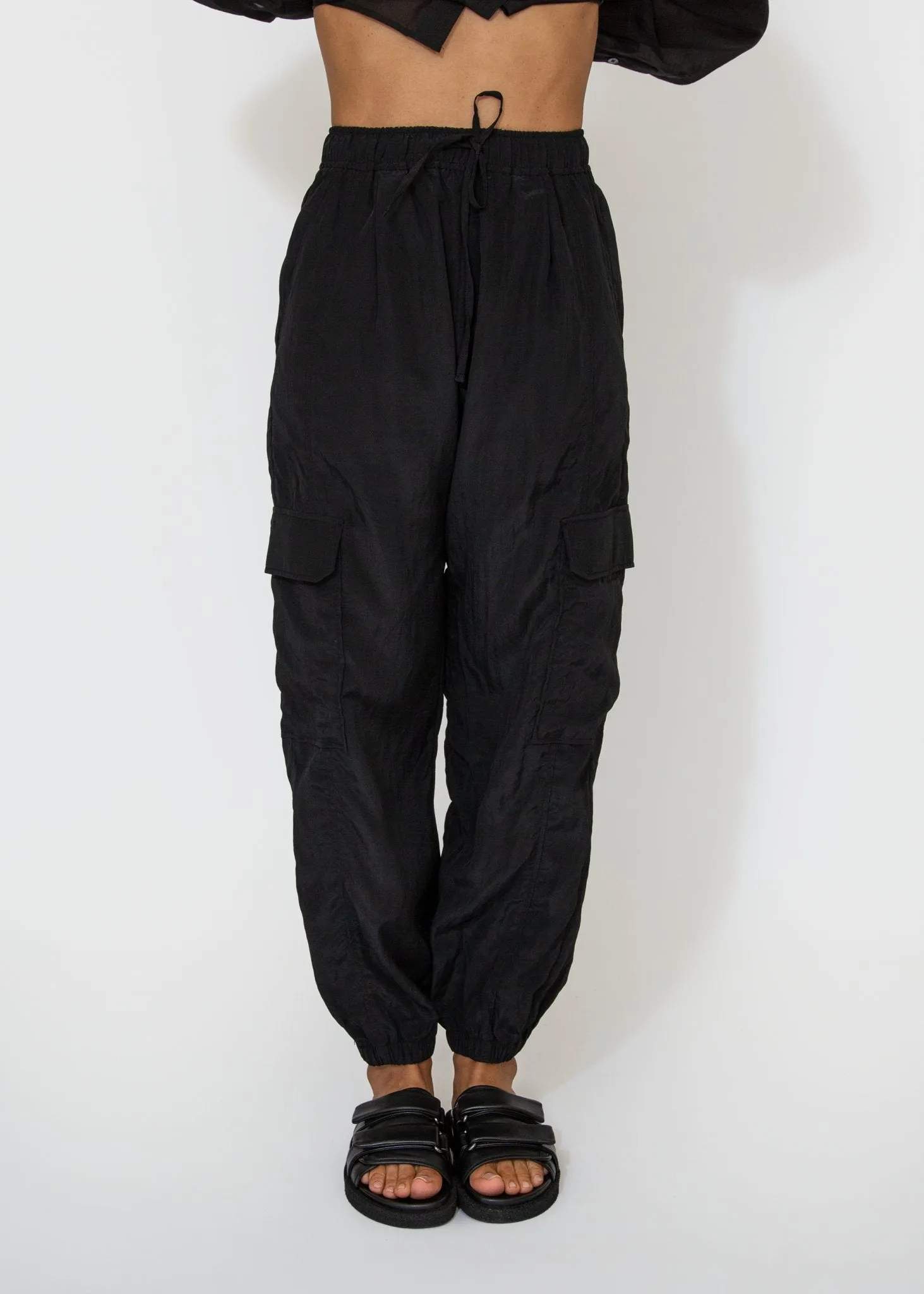 Lightweight Cargo Pants in Black