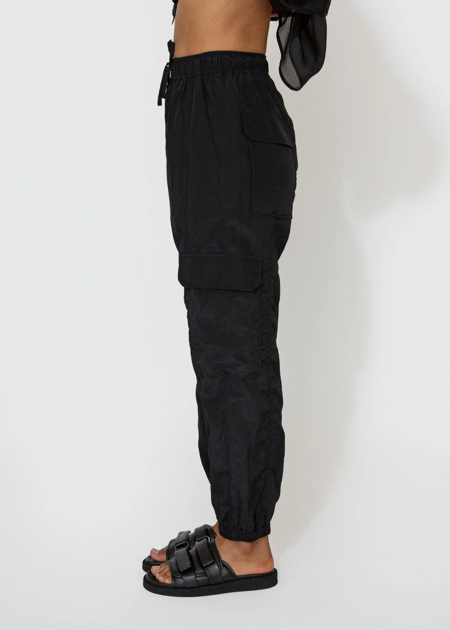 Lightweight Cargo Pants in Black