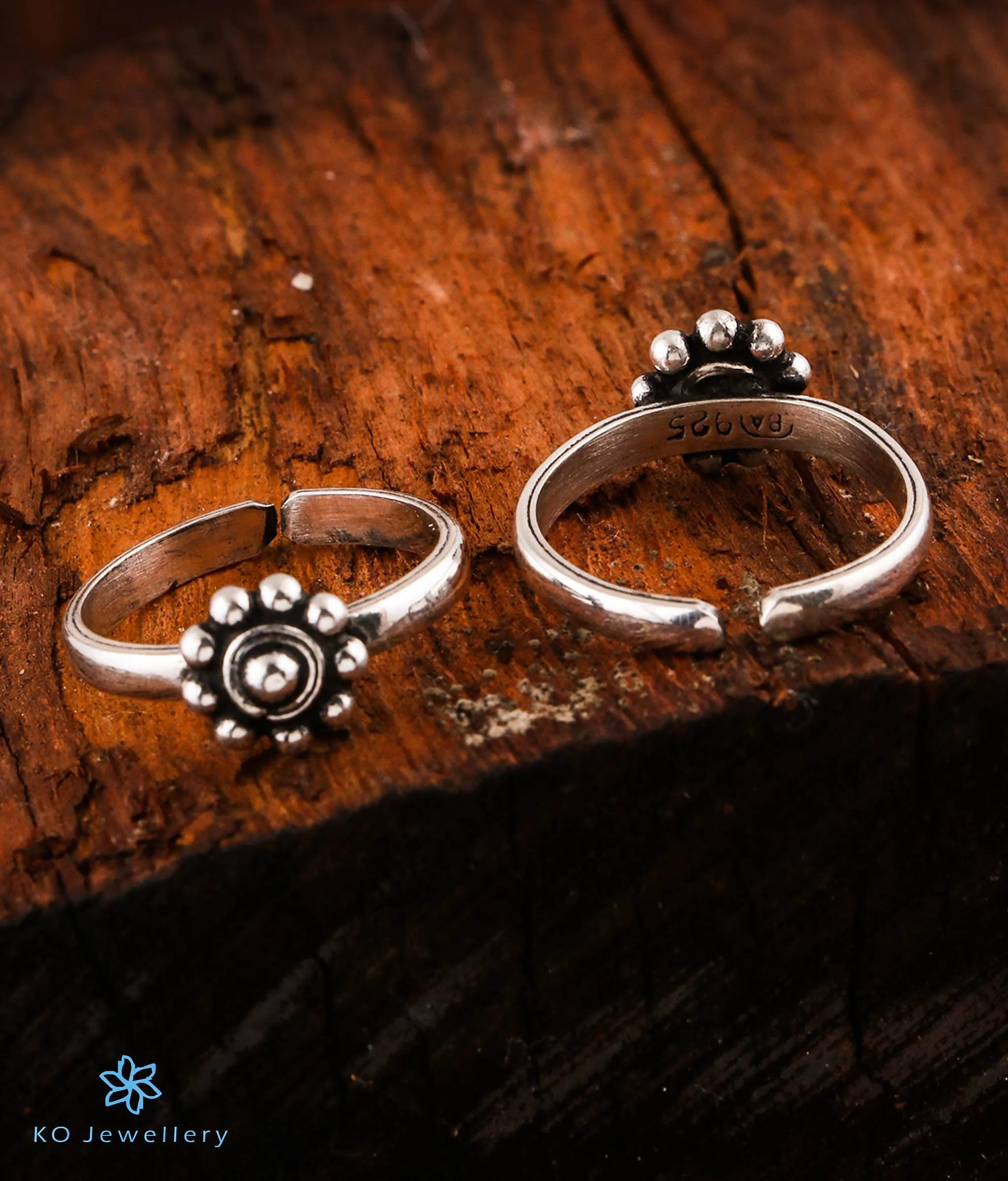 The Hoovu Pure Silver Toe-Rings